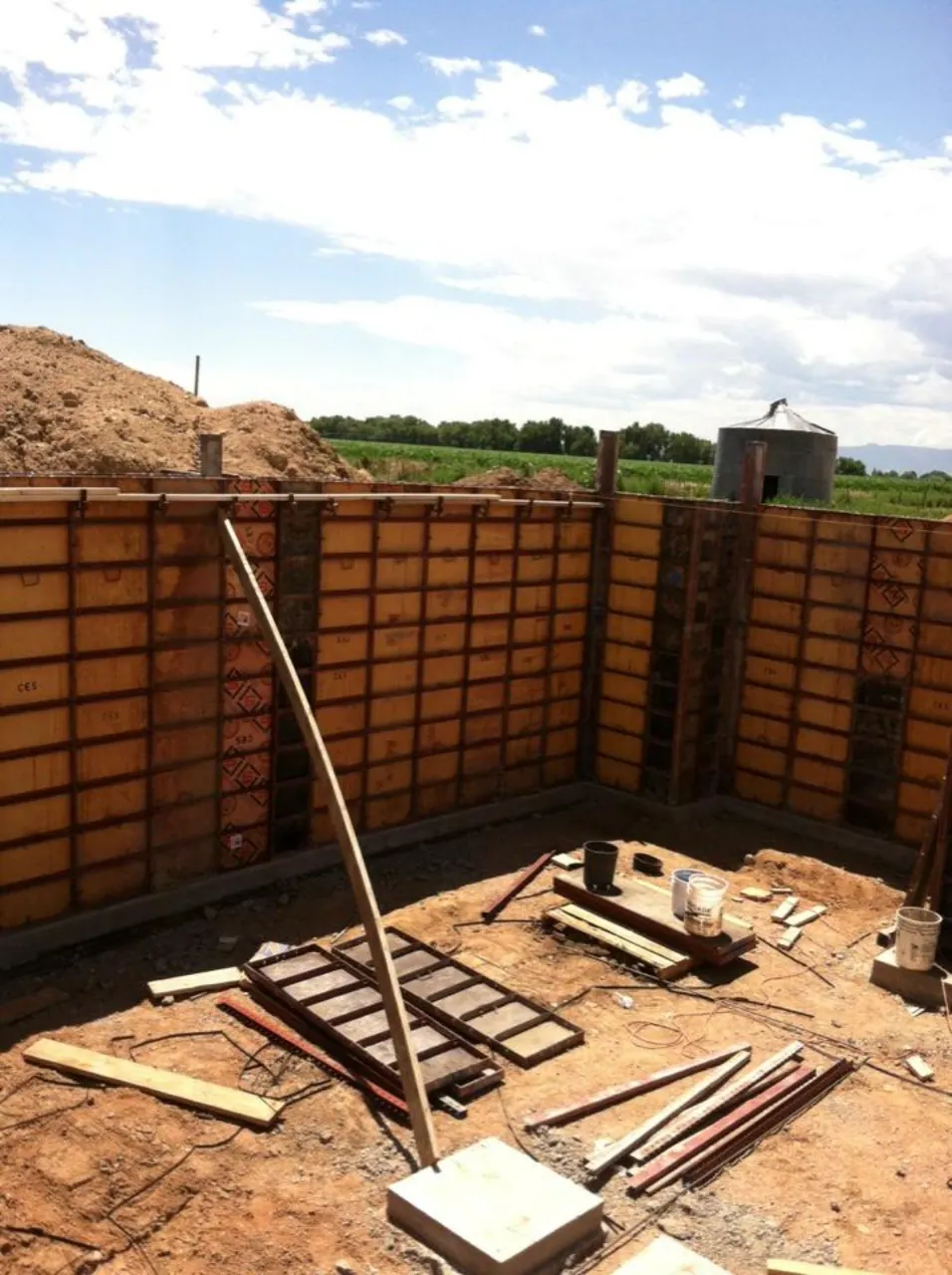 Tall foundation wall forming system